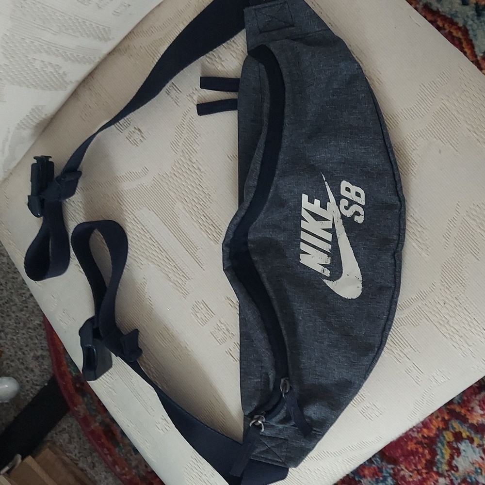 Nike SB Heritage Crossbody Waist Hip Fanny Pack Obsidian Sail